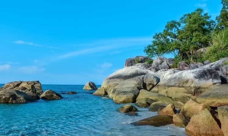 7 Wisata Pantai di Bangka dengan Air Bening Kebiruan
