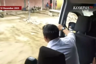 Ketika Seskab Teddy Tertinggal Rombongan Prabowo...