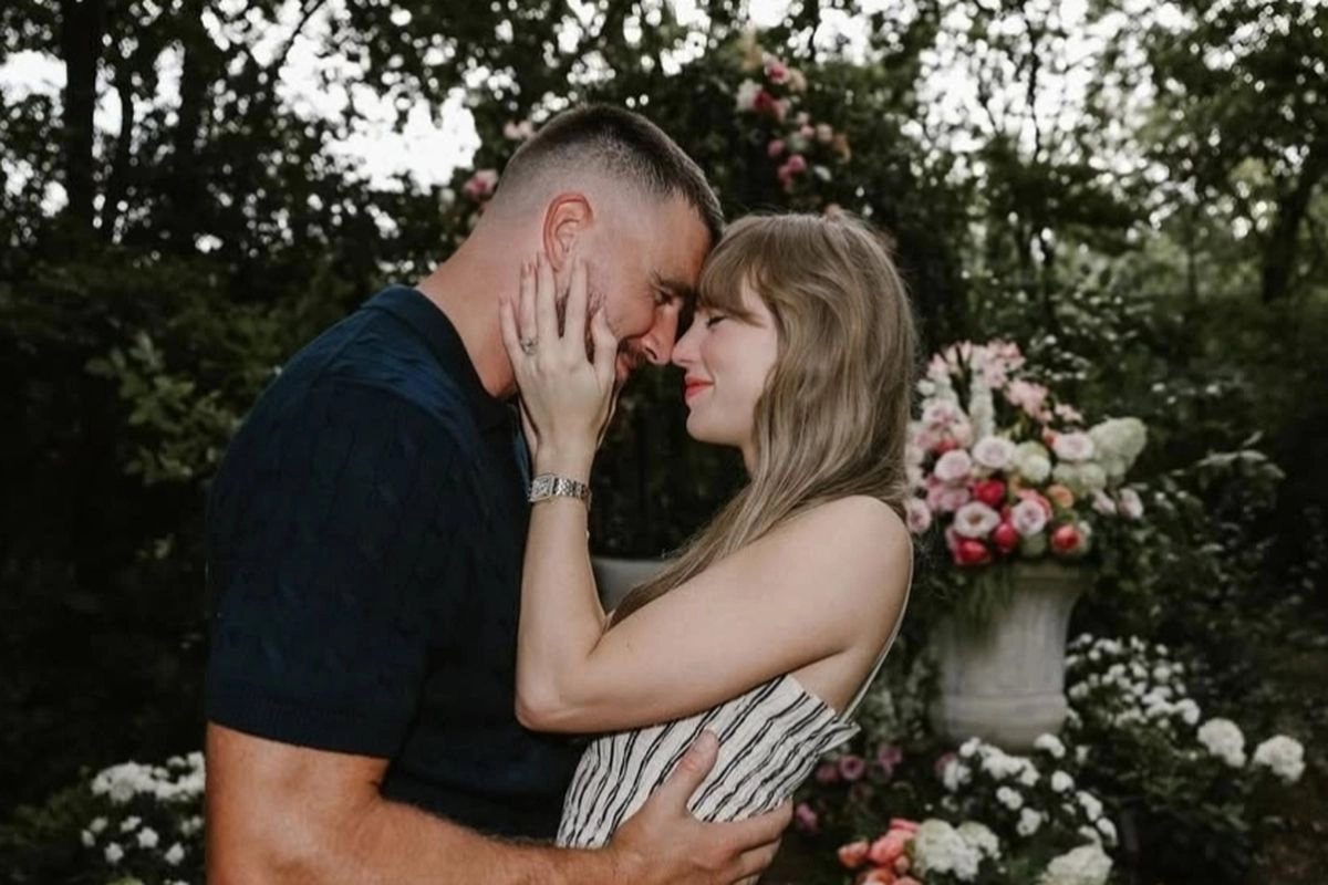 Momen Taylor Swift Telepon Travis Kelce di Eras Tour, Saling Dukung Meski LDR