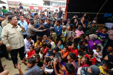 Permintaan Maaf dan Janji Prabowo Saat Temui Pengungsi di Aceh...
