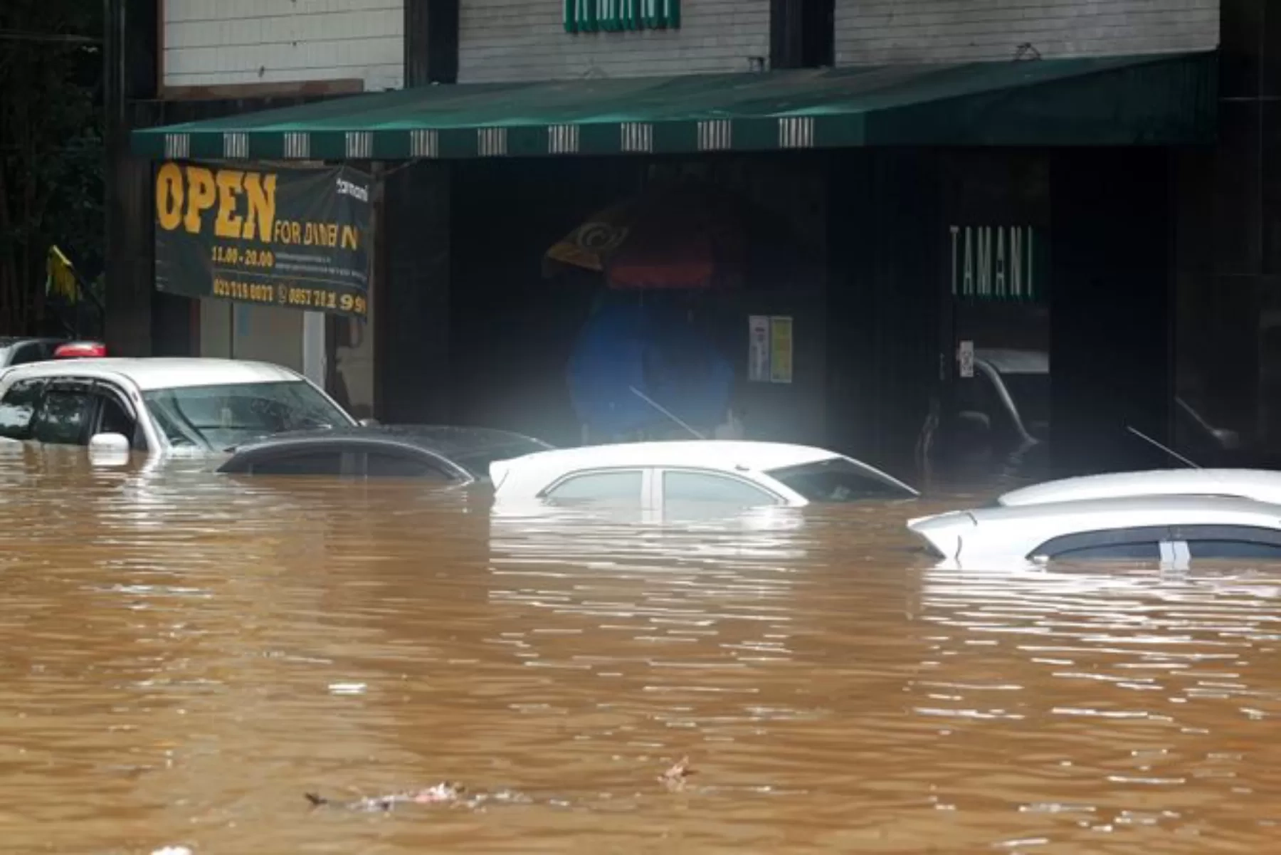 Mobil Terendam Banjir? Begini Cara Klaim Asuransinya yang Jarang Diketahui