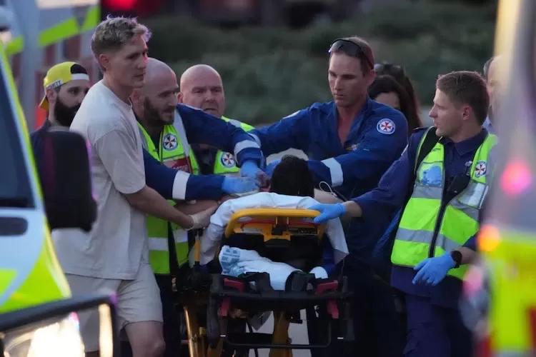 Ayah dan Anak Jadi Terduga Pelaku Penembakan di Bondi Beach yang Tewaskan 16 Orang