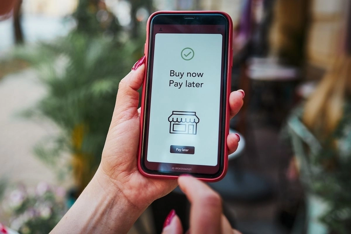 Kenapa Pinjol Lebih Dipilih Masyarakat ketimbang Paylater?