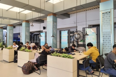 Lokasi Ruang Tunggu di Stasiun Pasar Senen, Ada Spot Colokan