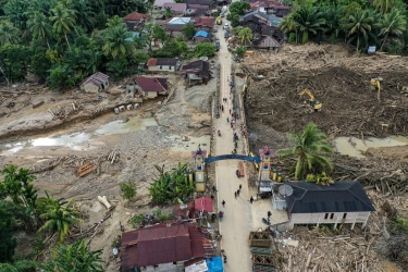 Rakyat yang Tangguh di Saat Birokrasi Lumpuh