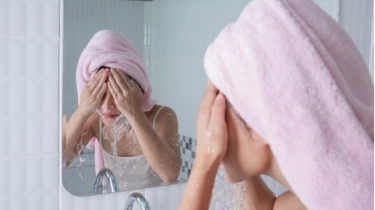 7 Rekomendasi Sabun Muka Anti Aging untuk Ibu Rumah Tangga, Mulai Rp30 Ribuan
