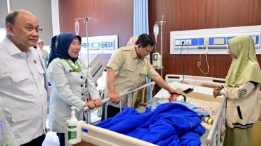 Jenguk Siswa dan Guru Korban Insiden Mobil SPPG, Prabowo: Cepat Sembuh Ya