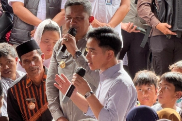 Di Pengungsian Gayo Lues Aceh, Gibran: Bapak Ibu Tidak Sendiri