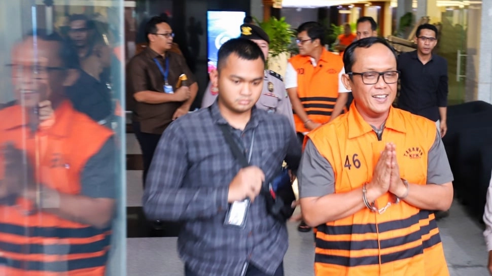 Geledah Kantor dan Rumah Dinas Bupati Lampung, KPK Sita Uang Ratusan Juta Rupiah