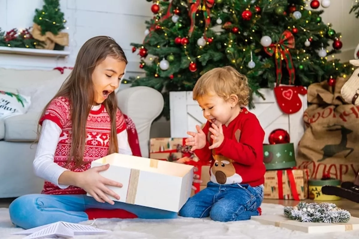 7 Kado Natal yang Cocok, Aman, dan Bermanfaat untuk Anak-anak, Bikin Momen Natal Makin Bermakna