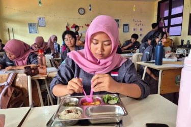 Menu Kekinian Dua Minggu Sekali: Jurus Jitu SPPG Jemur Wonosari Surabaya Tarik Selera Anak