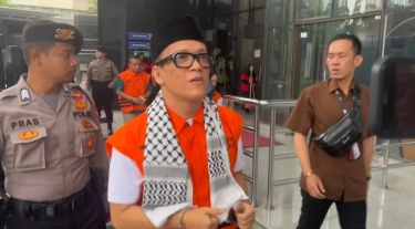 Nyentriknya Eks Wamenaker Noel Bergaya Pakai Peci dan Kalungkan Sorban saat Perkaranya P21