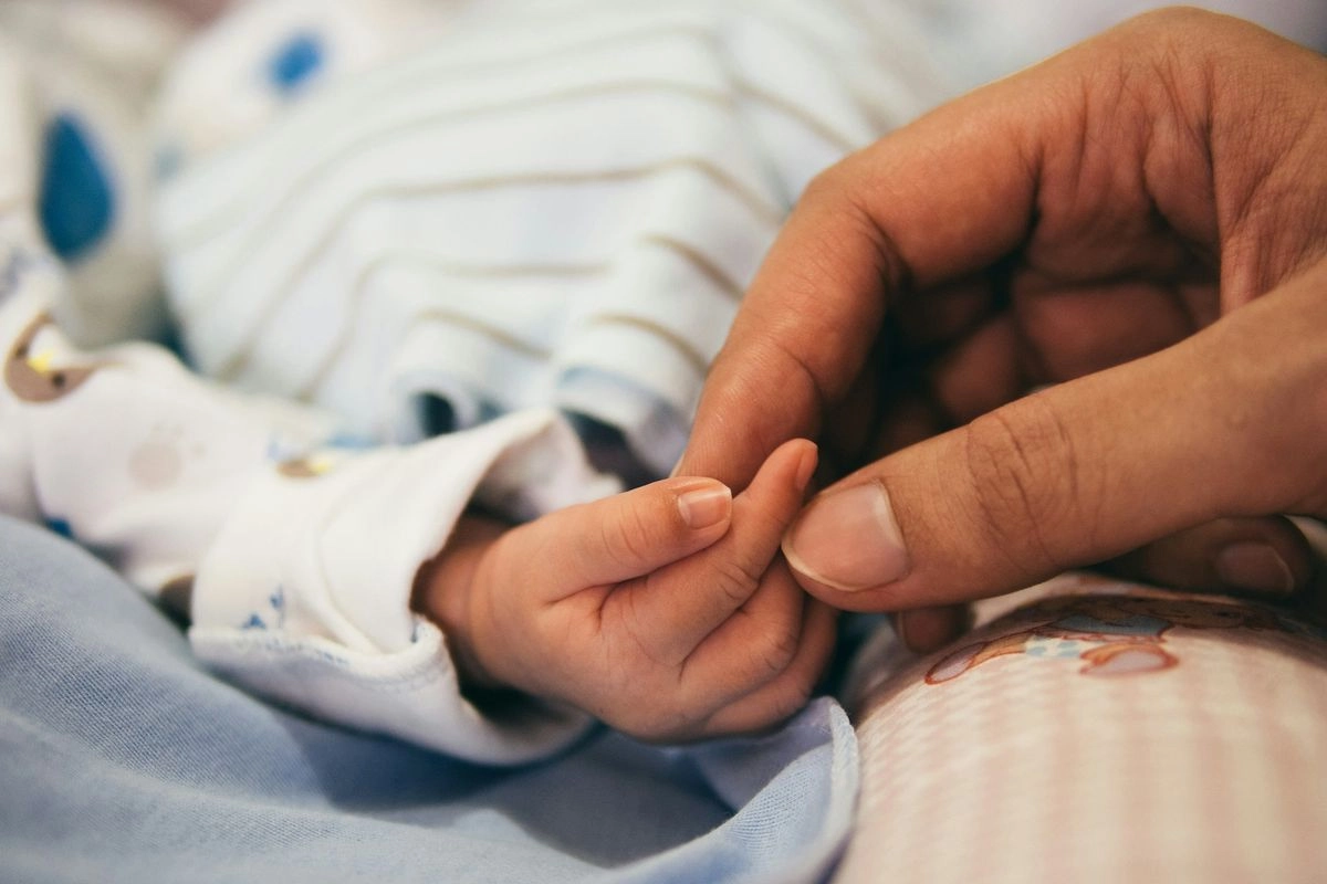 Hernia Bisa Terjadi pada Anak, Dokter Ungkap Penyebabnya