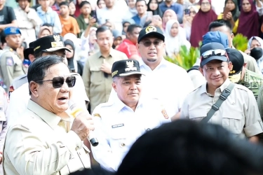 Mendagri Tito Dampingi Presiden Prabowo Tinjau Wilayah Terdampak Bencana di Sumbar
