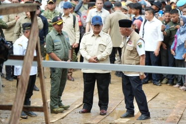 Momen Prabowo Kenalkan Menterinya ke Warga Agam: Kami Akan Kerja untuk Kalian