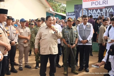 Prabowo Terharu Disambut Baik di Agam, padahal Warga Sedang Susah di Pengungsian