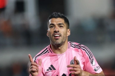 Suarez Resmi Bertahan, Messi Tak Sendirian di Inter Miami sampai 2026