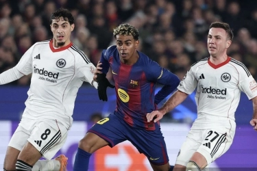 Tribun Camp Nou Rusak, Barcelona Tuntut Ganti Rugi ke Eintracht Frankfurt