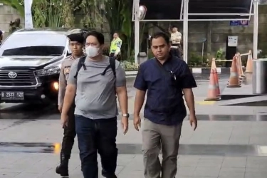 2 Orang dari Kajari HSU yang Terjaring OTT di Kalsel Tiba di KPK