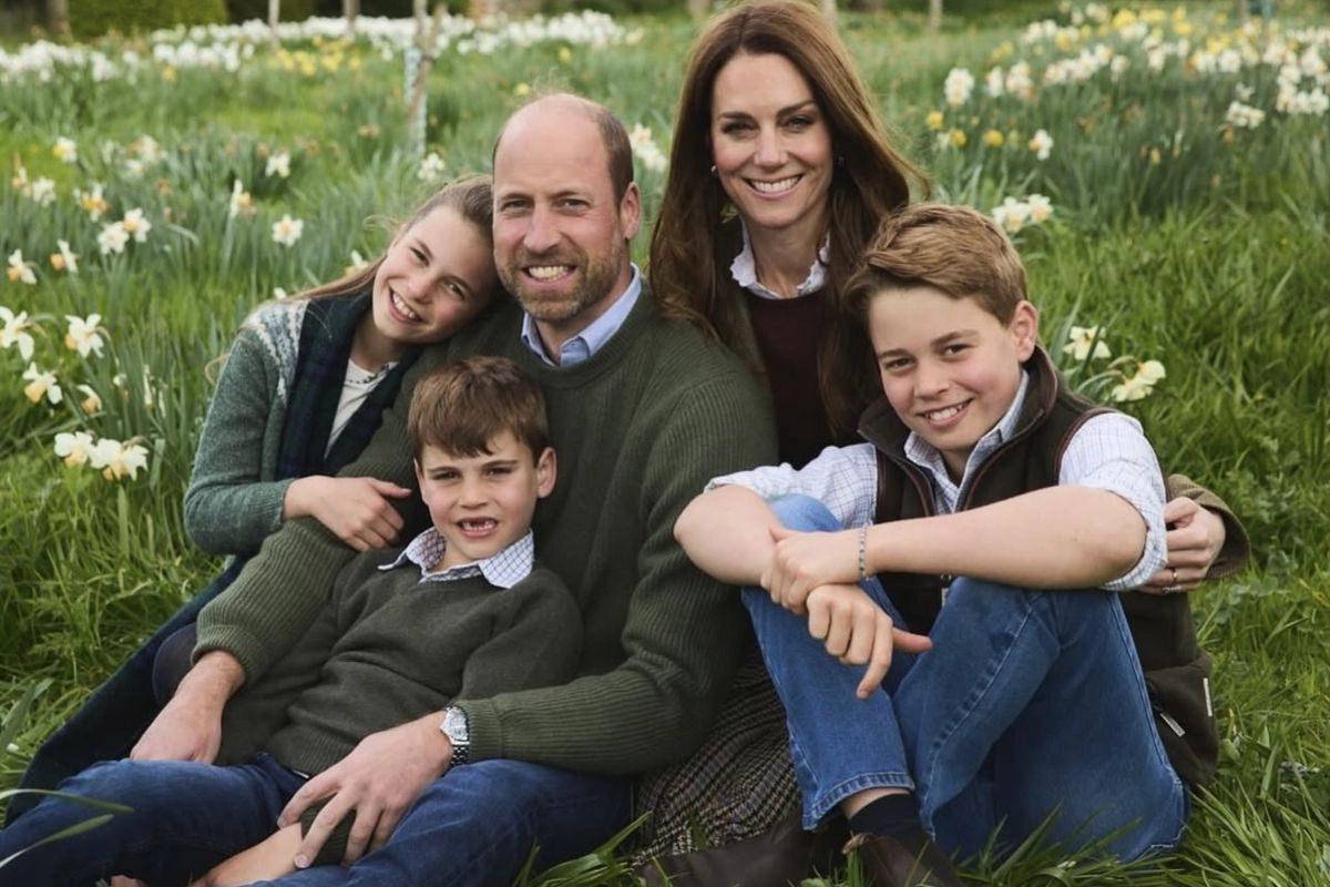 Kehangatan Keluarga Pangeran William Tergambar Lewat Kartu Natal 2025