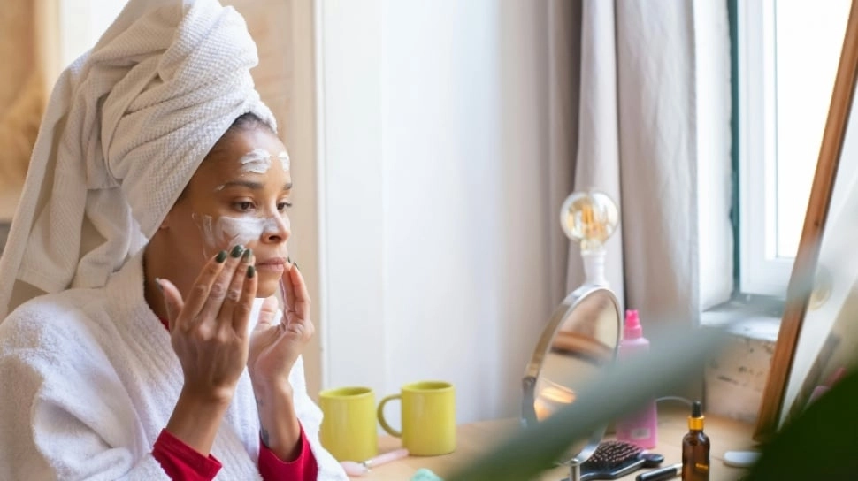 Hati-Hati Perawatan Kulit yang Terlalu Kasar Bisa Percepat Penuaan Dini!