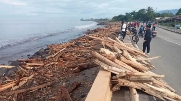 Kayu Gelondongan Sisa Banjir Sumatra Mau Dimanfaatkan Warga, Begini Kata Mensesneg