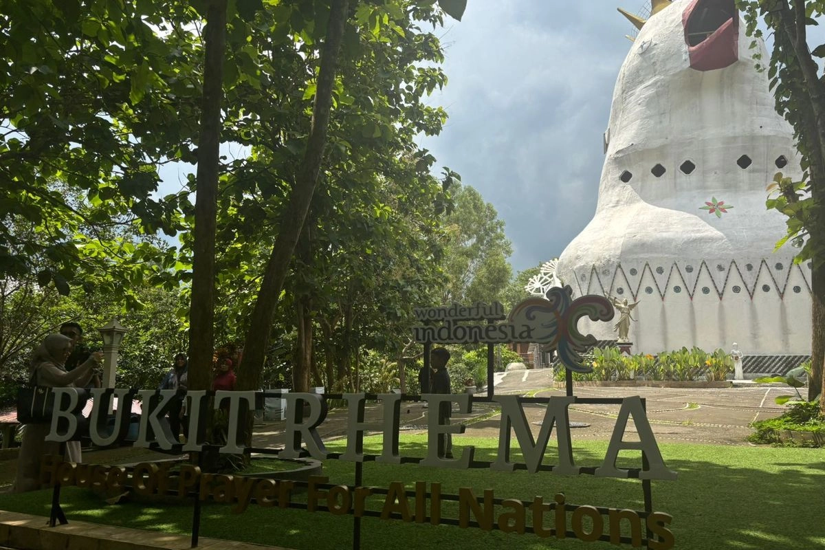 Gereja Ayam di Bukit Rhema: Dari Doa Sunyi hingga Simbol Toleransi