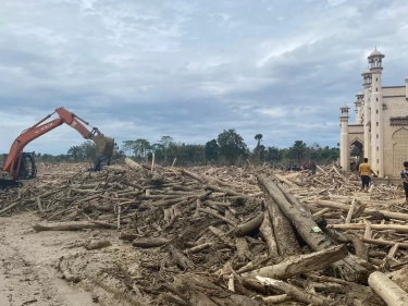 Wamenhut Rohmat Marzuki: Kayu Sisa Banjir Bisa Dipakai Bangun Hunian Sementara Warga Terdampak