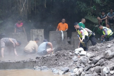 Banjir Bandang, Pemandian Pancuran 13 Guci Tegal Ditutup Sementara