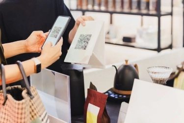 Cashless Tanpa Nurani: QRIS, Rupiah, dan Warga Terpinggirkan