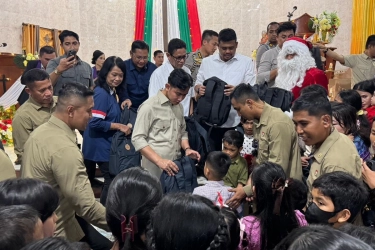 Gibran Kunjungi Gereja di Gunungsitoli Sumut, Pastikan Ibadah Natal Aman dan Khidmat