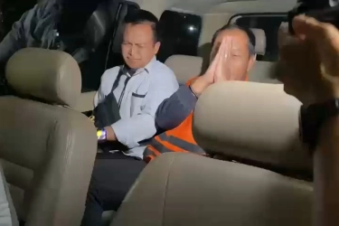 Usai Diperiksa KPK Sebagai Tersangka, Jaksa Tri Taruna Fariadi Kini Berompi Oranye