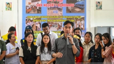 Baju Basah Demi Sekolah, Curhat Pilu Siswa Nias Seberangi Sungai Deras di Depan Wapres Gibran