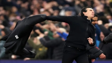 Unai Emery Kesurupan? Selebrasi Gila Pelatih Aston Villa Usai Tumbangkan MU