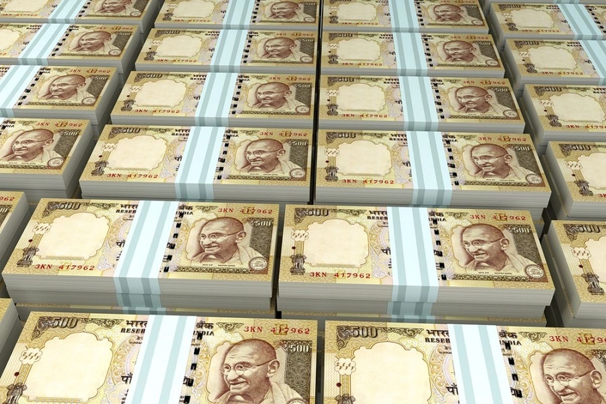 Arus Modal Asing Keluar, Rupee Jadi Mata Uang Terburuk di Asia