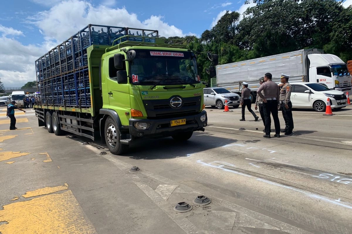 DPR Sebut Pembatasan Truk Saat Nataru Berisiko Hambat Distribusi