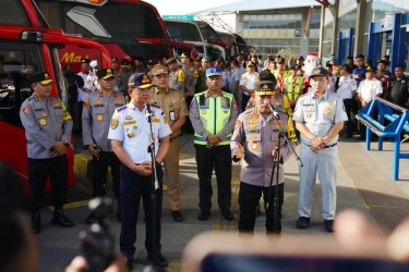 Kapolri Cek Terminal Pulo Gebang, Ada Tes Urine Sopir Bus