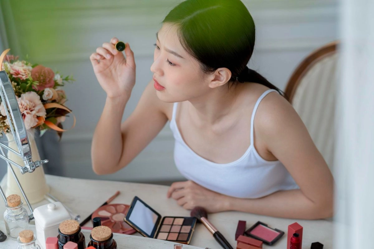 Makeup Natal Mudah Luntur? Hindari 8 Kesalahan Ini agar Flawless