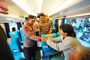 Penumpang Kereta Melonjak, Kapolri Ingatkan Antisipasi Bencana