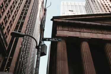 Wall Street Naik di Awal Pekan Pendek, Saham Teknologi Jadi Penggerak