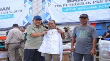 Mendagri Tito Tinjau Aceh Tamiang dan Salurkan Bantuan bagi Korban Banjir Longsor