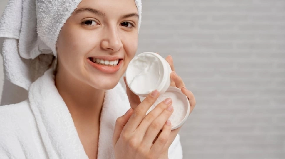 Tips Eksfoliasi Aman untuk Kulit Kering agar Skincare Meresap Lebih Maksimal
