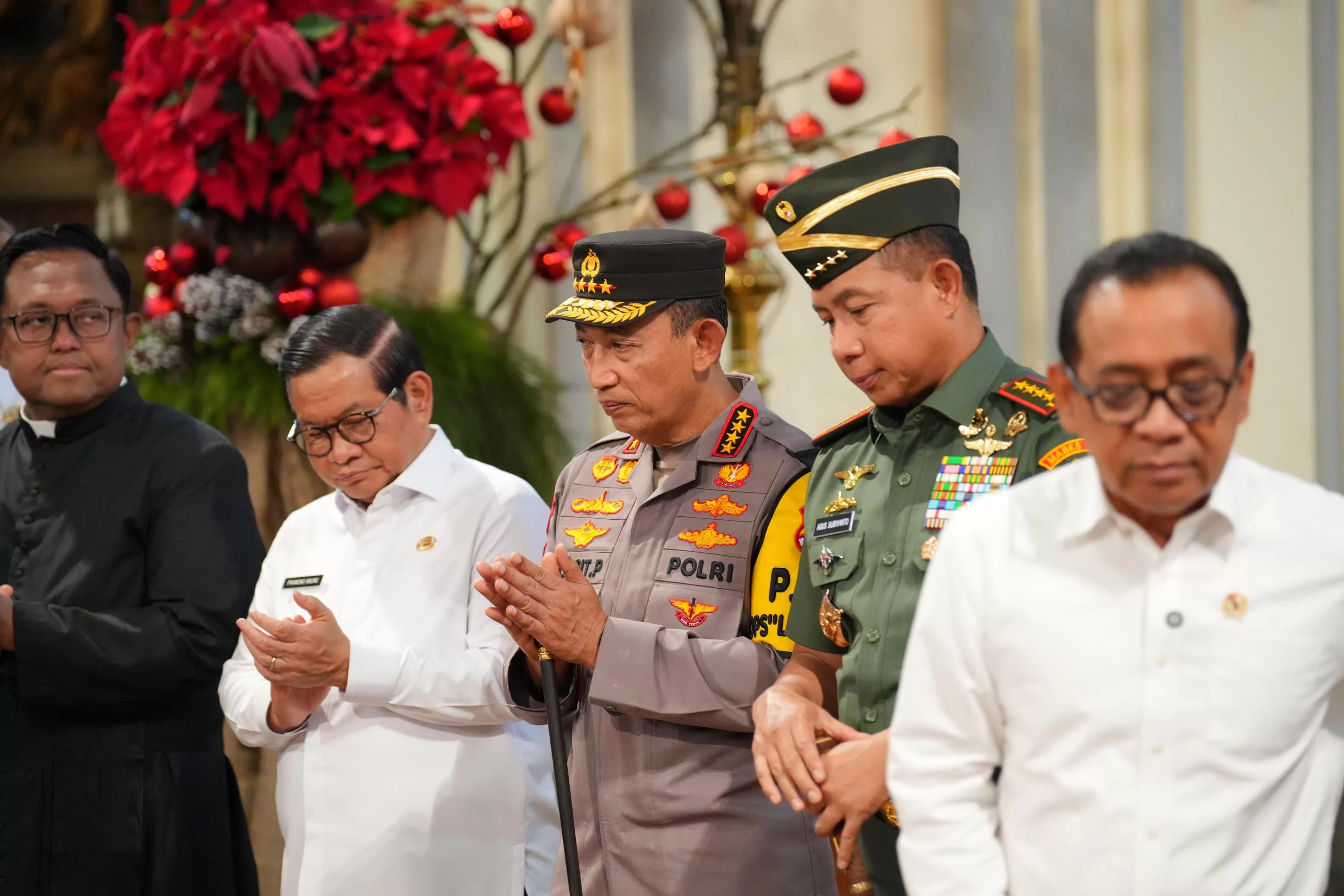 Kapolri Tinjau Gereja Katedral dan GPIB Immanuel, Pengamanan Misa Malam Natal Dipastikan Optimal
