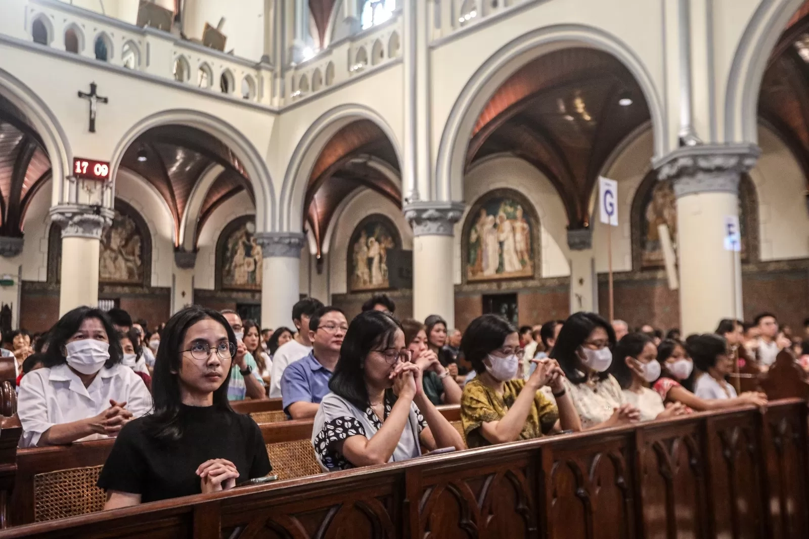 Menko PMK Pratikno Kunjungi Gereja di Jakarta di Malam Natal, Sampaikan Upaya Penanganan Bencana Sumatera