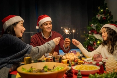 5 Tradisi Perayaan Natal yang Aneh di Dunia