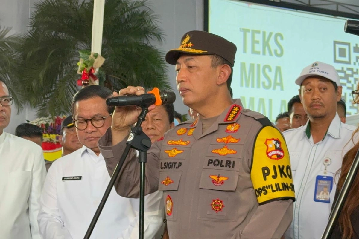 Kapolri Titip Umat Kristen Doakan Korban Banjir Sumatera saat Misa Natal