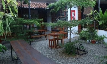 10 Kafe Terbaik Dekat Stasiun Rancaekek Bandung yang Nyaman untuk Transit