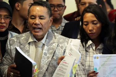 Hotman Paris Dapat Kado Natal Spesial dari Presiden Prabowo Subianto, Apa Isinya ?