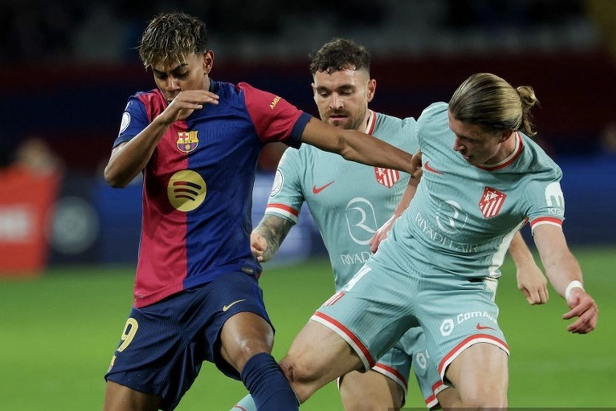 Barcelona Bersaing dengan Atletico Rekrut Marcos Senesi dari Bournemouth