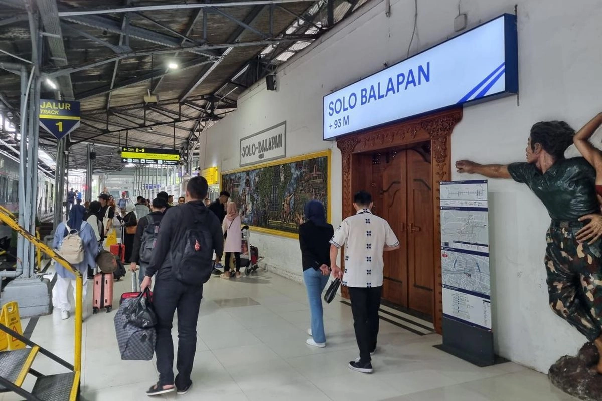 Naik Kereta ke Solo? Ada 3 Stasiun yang Dekat Wisata Belanja